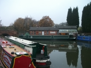 Mike and Jane's enormously long (70ft) narrowboat "Gotaroundtoit" (their's is the one at the back of the shot.)